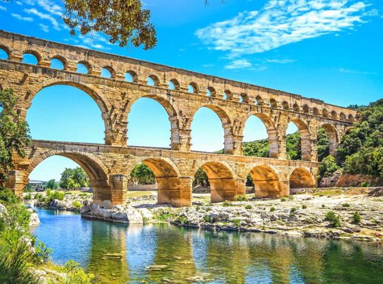 This picture shows the ancient Roman aqueducts transporting irrigation water into the city.